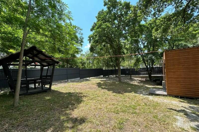 Домики у моря на Революционной