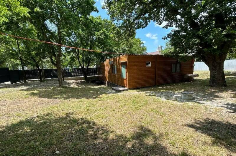 Домики у моря на Революционной