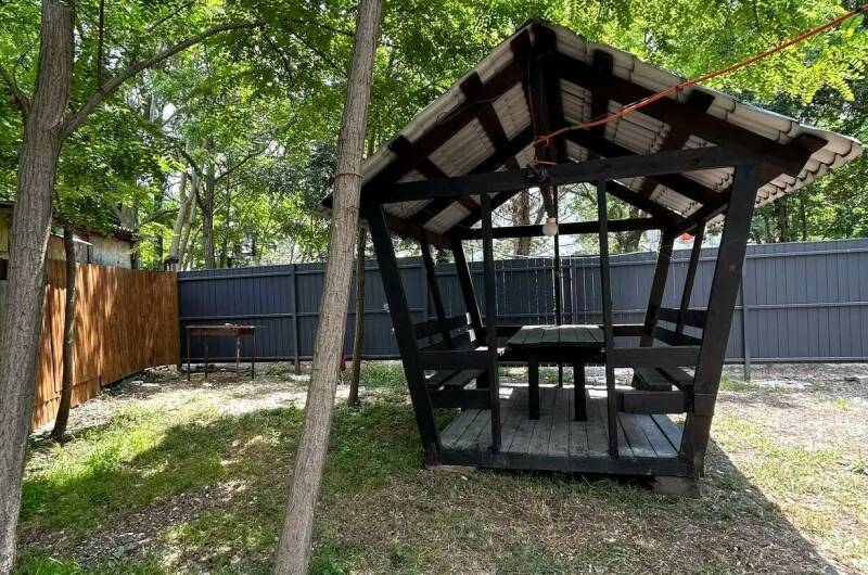 Домики у моря на Революционной