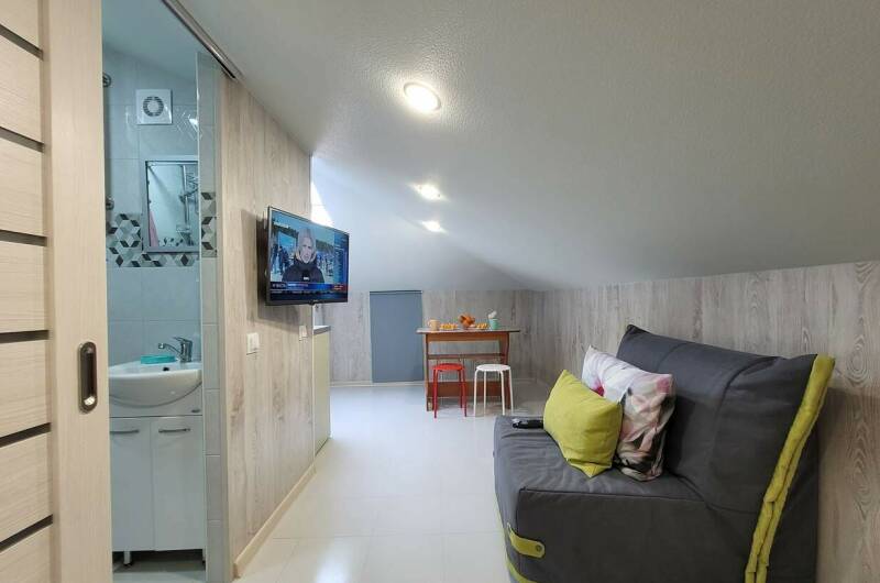 Уютная мансарда с новой мебелью