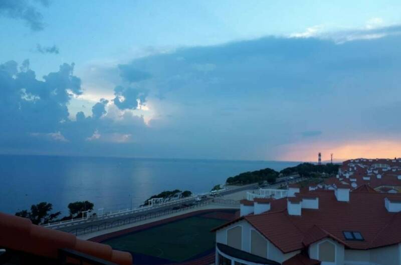 Двухкомнатная квартира с видом на море