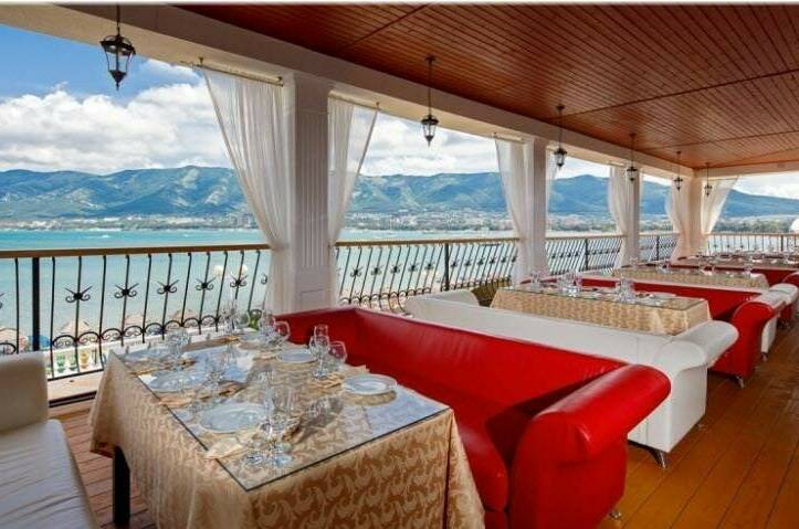 Трехкомнатная квартира у моря