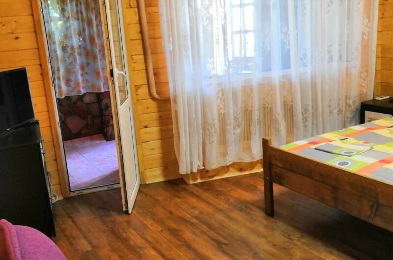 Номер в частном секторе на Школьной