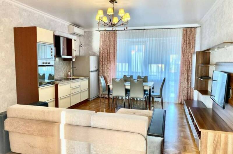 Трёхкомнатные апартаменты в частном доме