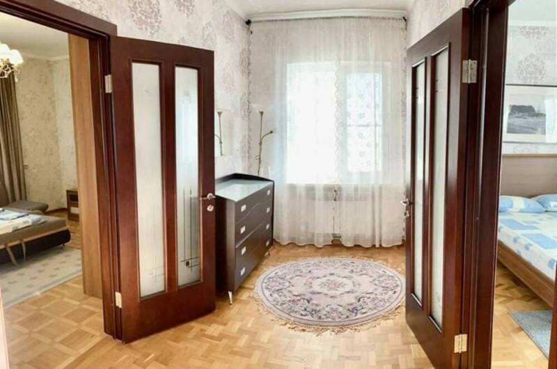 Трёхкомнатные апартаменты в частном доме