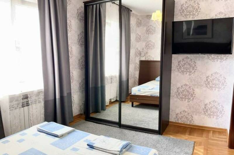 Трёхкомнатные апартаменты в частном доме