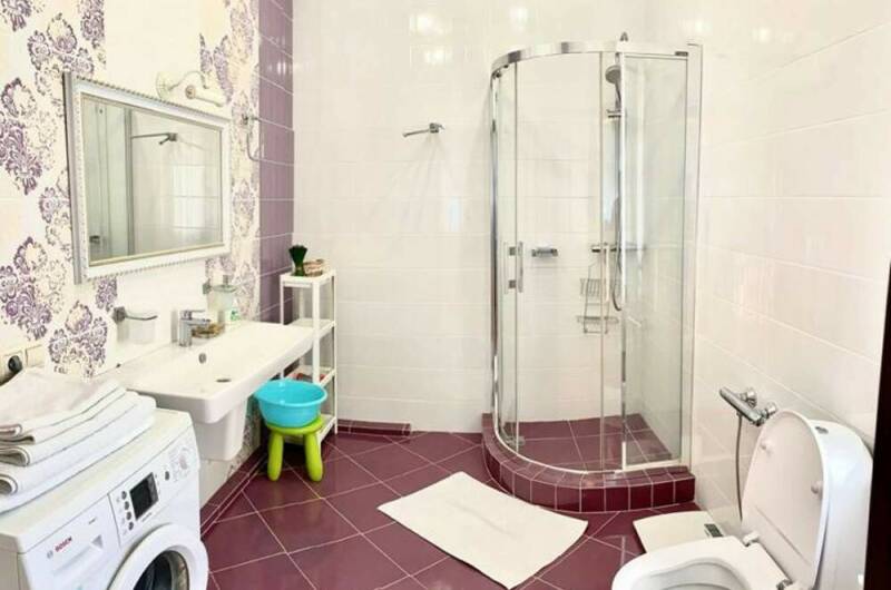 Трёхкомнатные апартаменты в частном доме