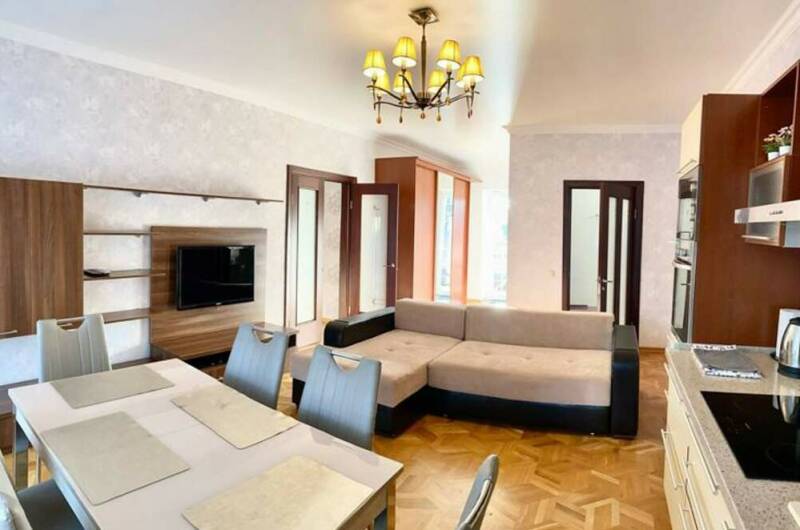 Трёхкомнатные апартаменты в частном доме