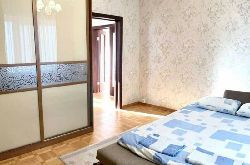 Трёхкомнатные апартаменты в частном доме