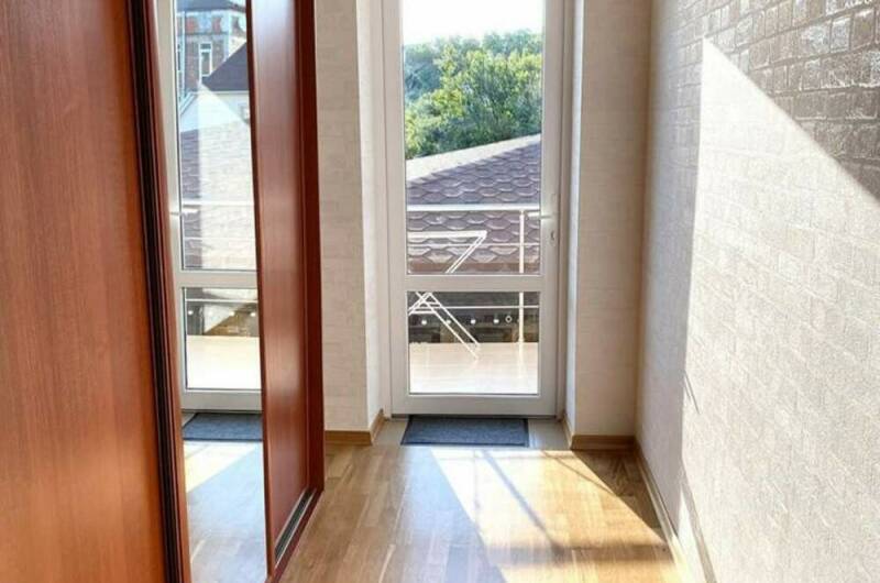 Трёхкомнатные апартаменты в частном доме