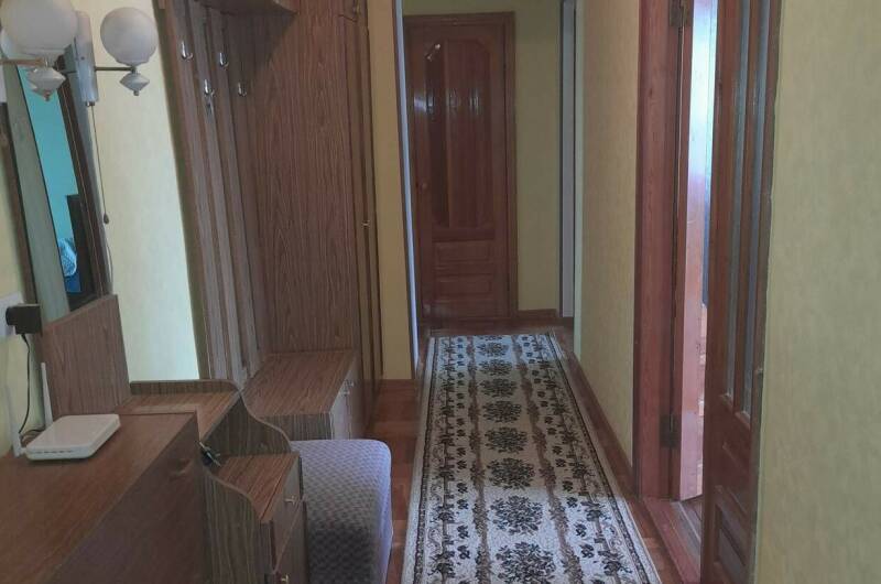 Трехкомнатная квартира на Толстом мысу