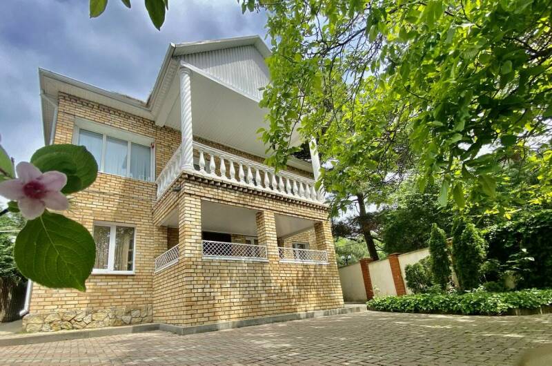 Коттедж под ключ с питанием на 8 человек