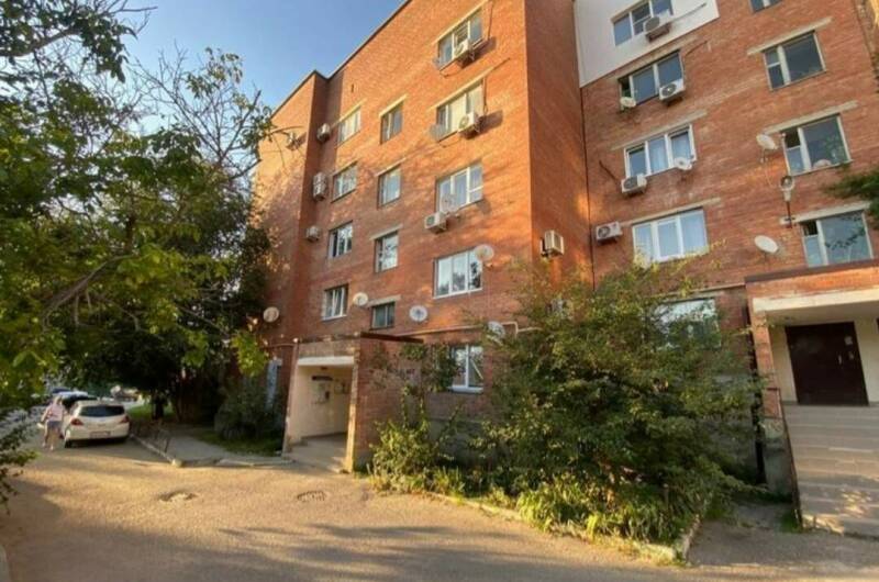 Трёхкомнатная квартира на Короленко