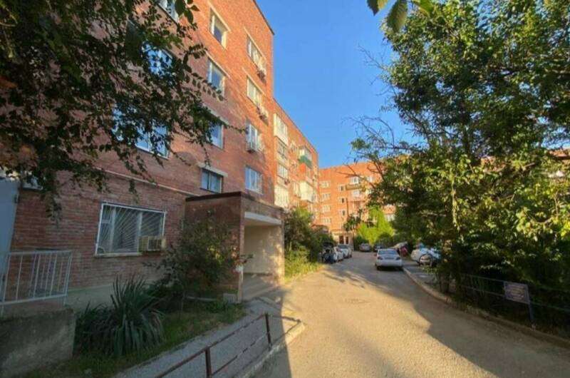 Трёхкомнатная квартира на Короленко