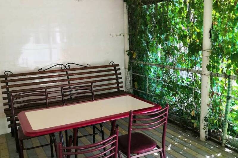 Частный дом на ул. Революционной, 136 (У Ларисы)