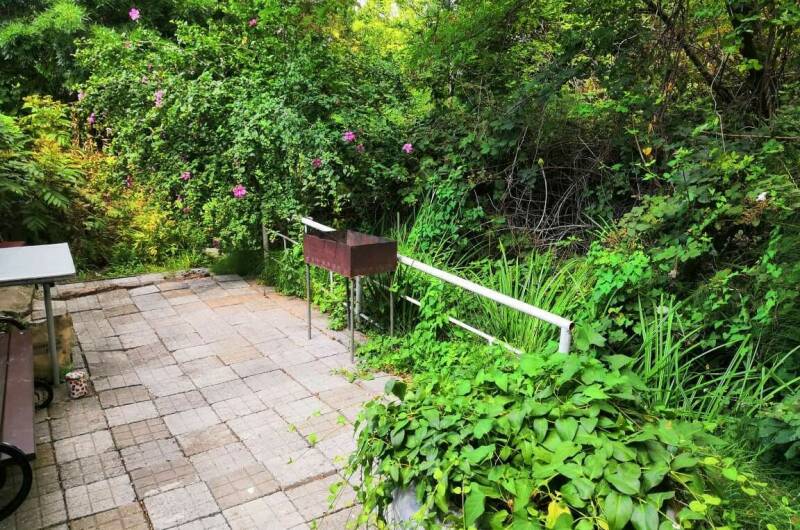 Частный дом на ул. Революционной, 136 (У Ларисы)