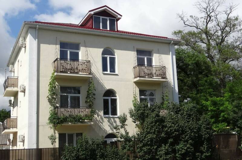 Частный дом на Революционной 136/1 (У Олеси)