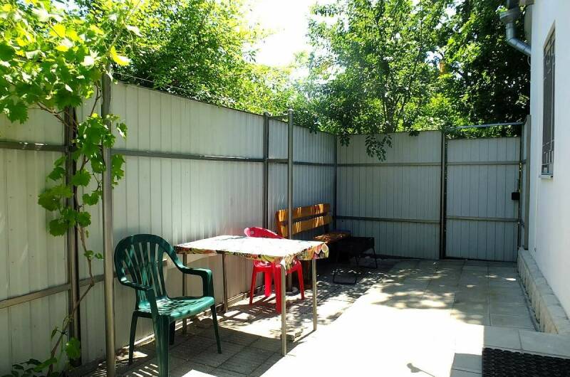 Комната с отдельным входом и двориком