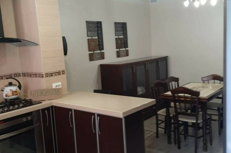 Трехкомнатная квартира с патио и беседкой