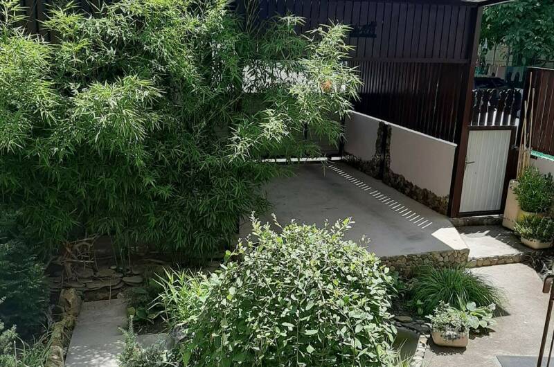 Трехкомнатная квартира с патио и беседкой