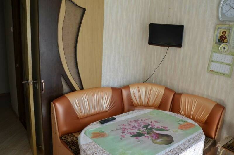 Двухкомнатная квартира на Короленко 6