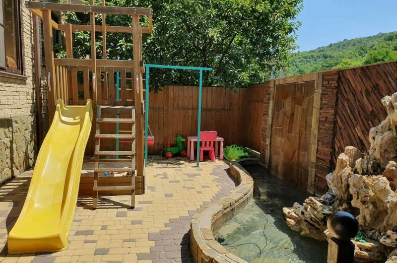 Гостевой дом «Замок на Земляничной»