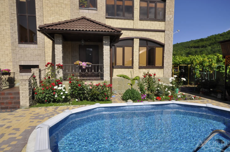 Гостевой дом «Замок на Земляничной»