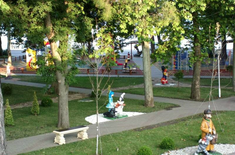 Номер у самого моря, в зеленом парке. Парковка