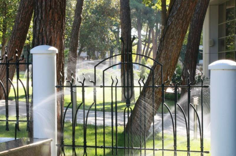 Номер у самого моря, в зеленом парке. Парковка