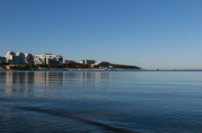 Номер у самого моря, в зеленом парке. Парковка