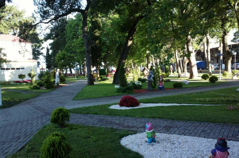 Номер у самого моря, в зеленом парке. Парковка